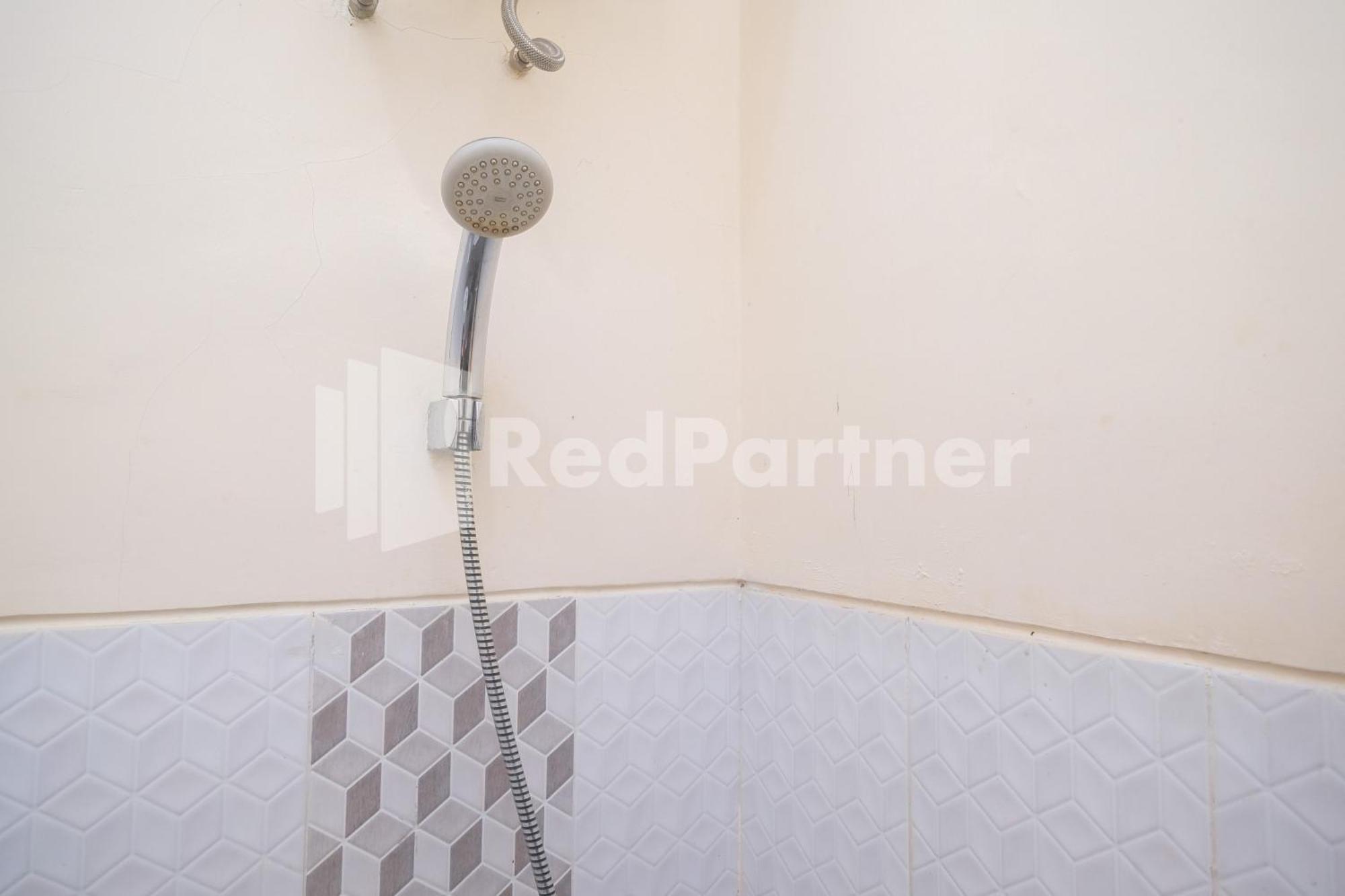 Griya Loka 2 Syariah Near Simpang Lima Mitra Reddoorz Hotel Semarang Exterior photo